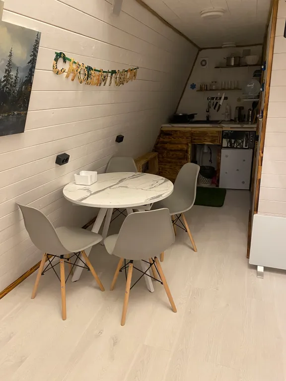 Афрейм на опушке леса с бассейном