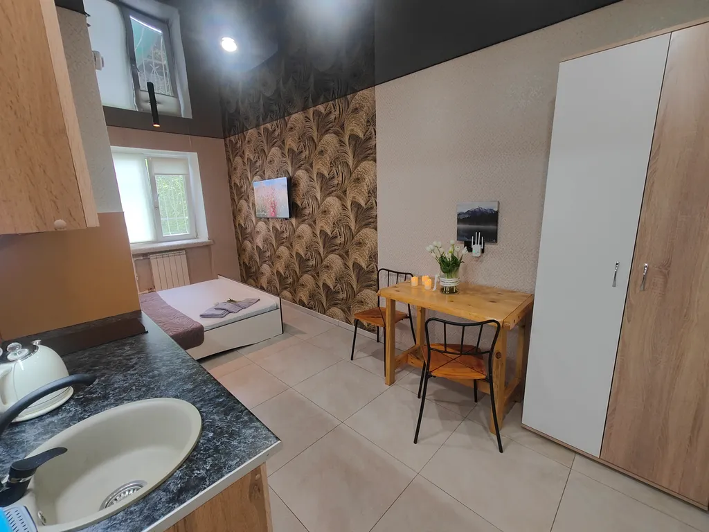 Квартира Уютная студия напротив университета и парка в центре Нефтяников — Омск