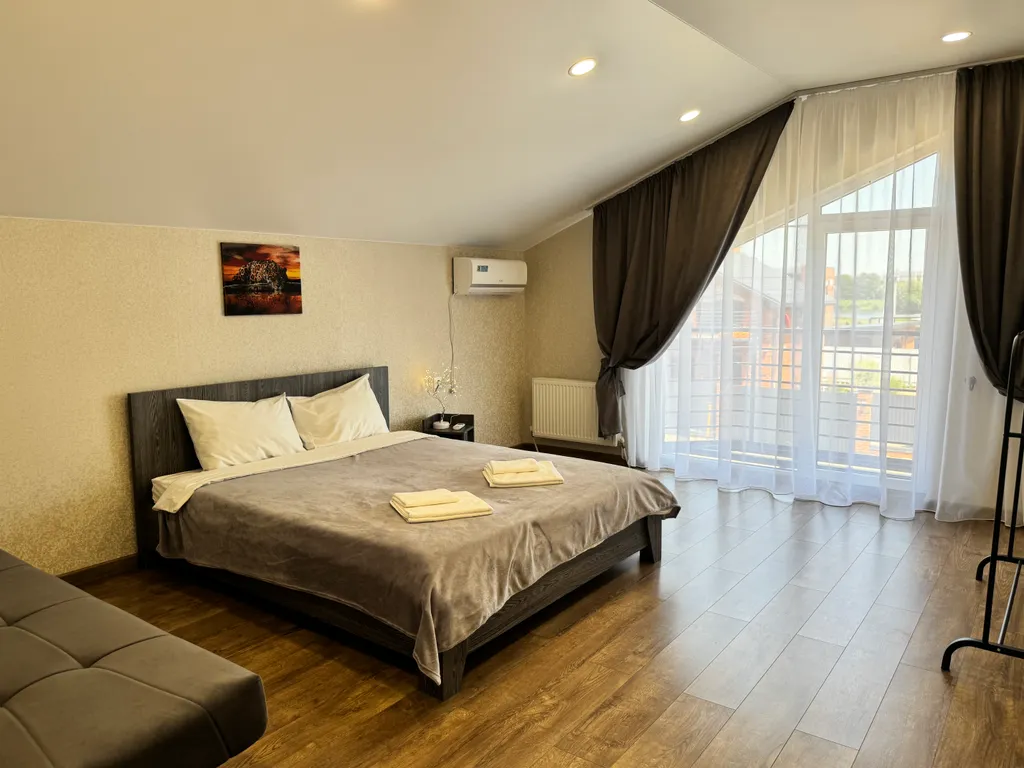 Уютный дом у озера