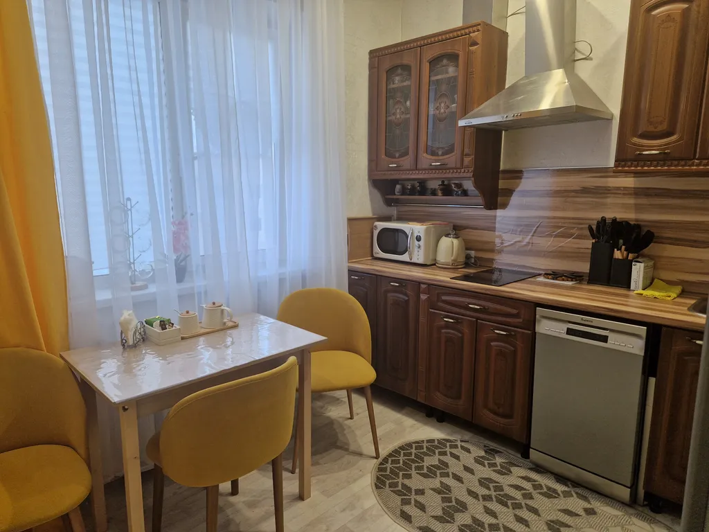 Хибины зовут! Уютное гнездышко для горнолыжников у подножия горы.