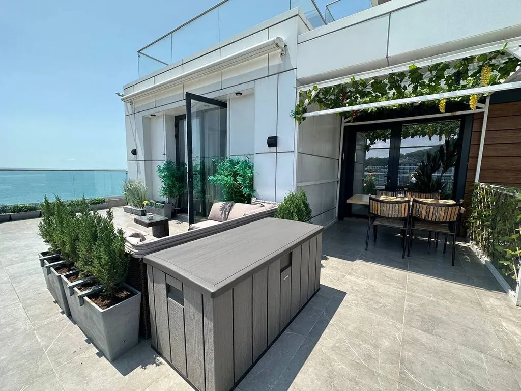 Огромные апартаменты с прямым видом на море и террасой 40 кв. метров