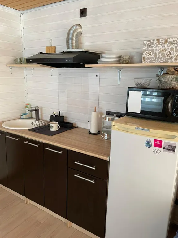 Домик у снежных вершин