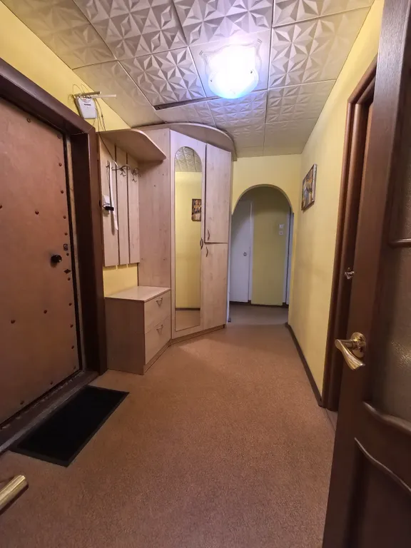 Счастливая матрешка с камином у вокзала Исакогорка