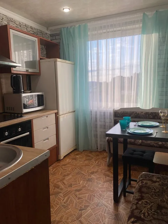 2-комнатная квартира недалеко от центра города и с баконом