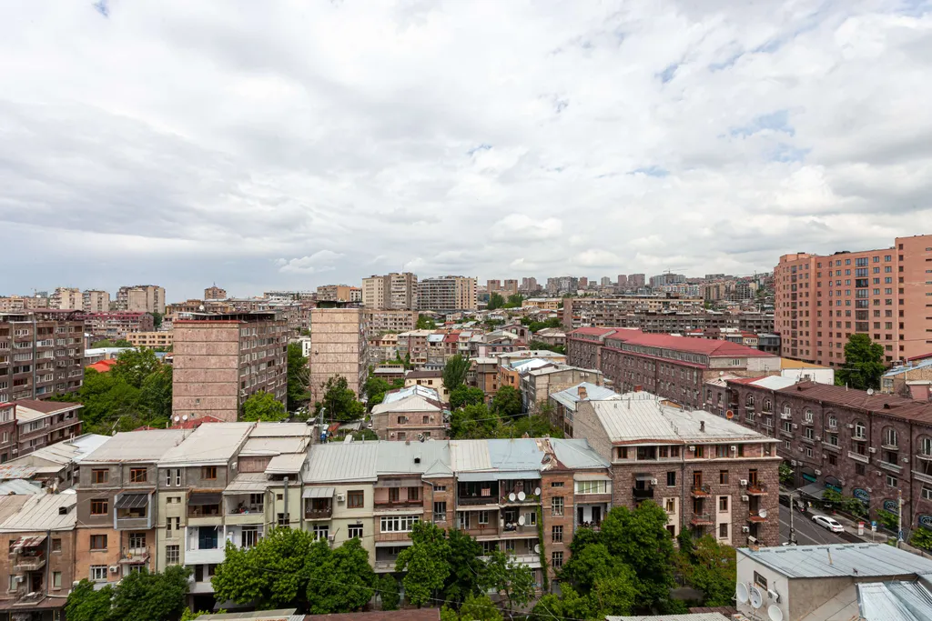 Просторная квартира с 2 спальнями в центре Еревана