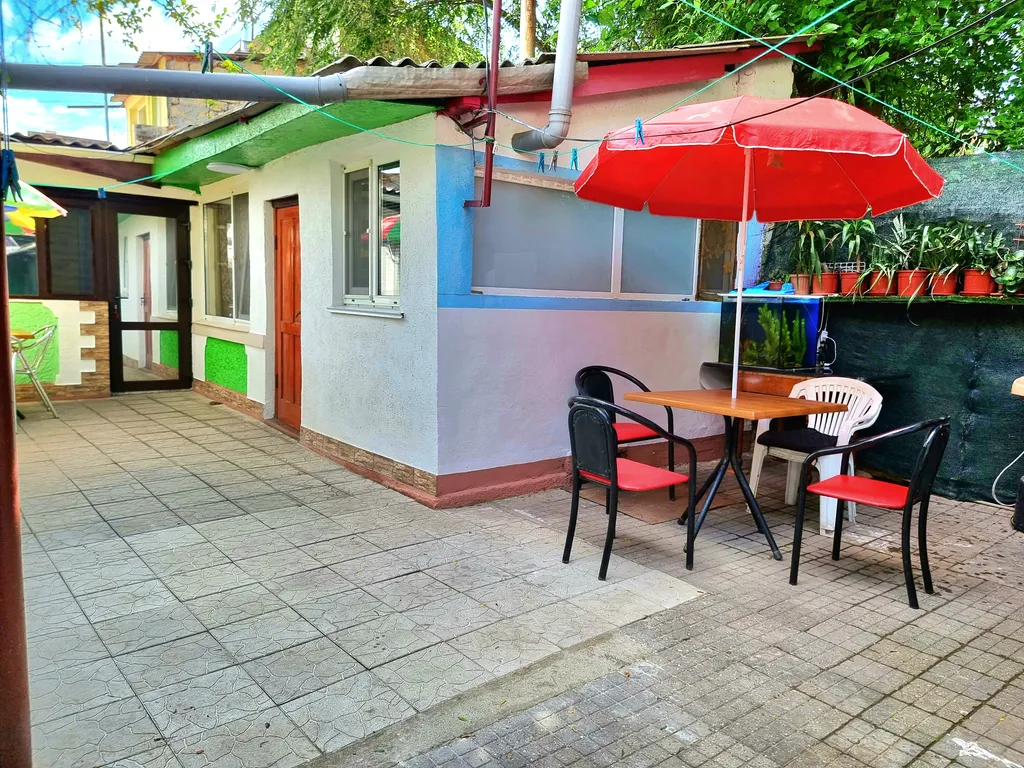 Коттедж Уютный дом в курортной зоне с зелёным двориком — Евпатория