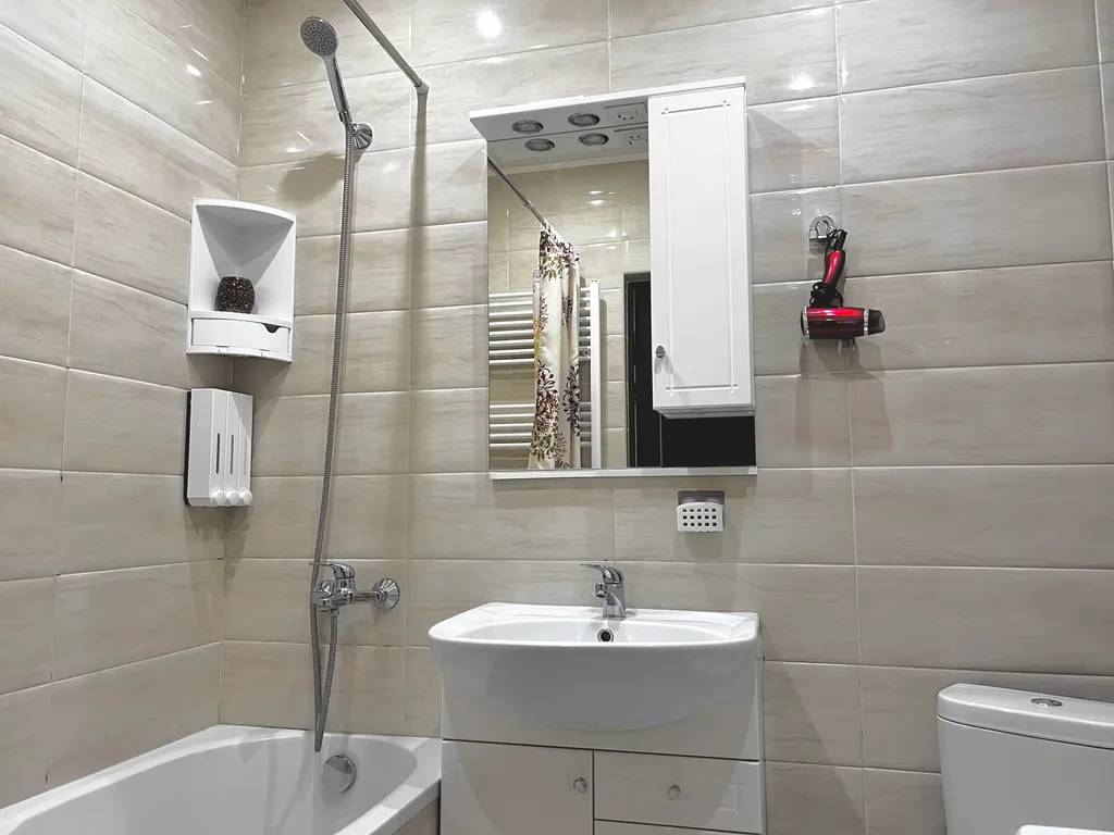 Огороженная парковка на Липовой аллее, Артиллерийская