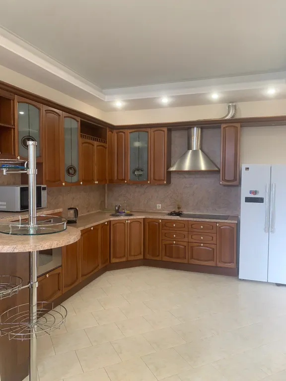 Уникальный, уютный, большой семейный дом. С видом на город