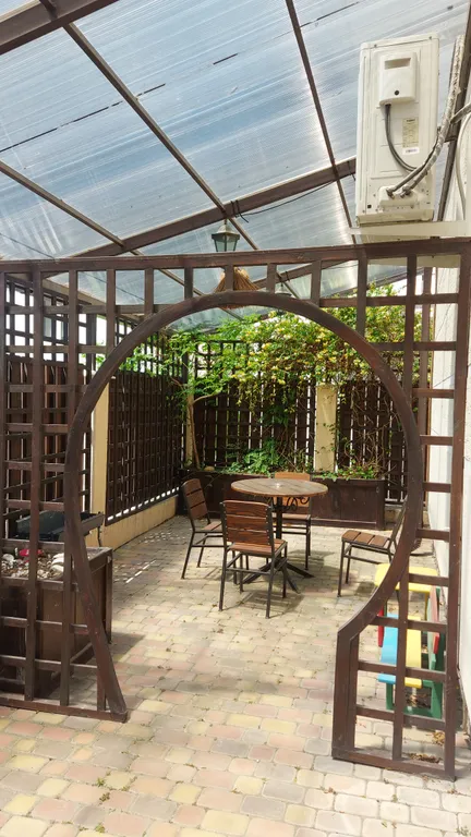 Коттедж Отдельный двухэтажный дом с уютным двором — Геленджик