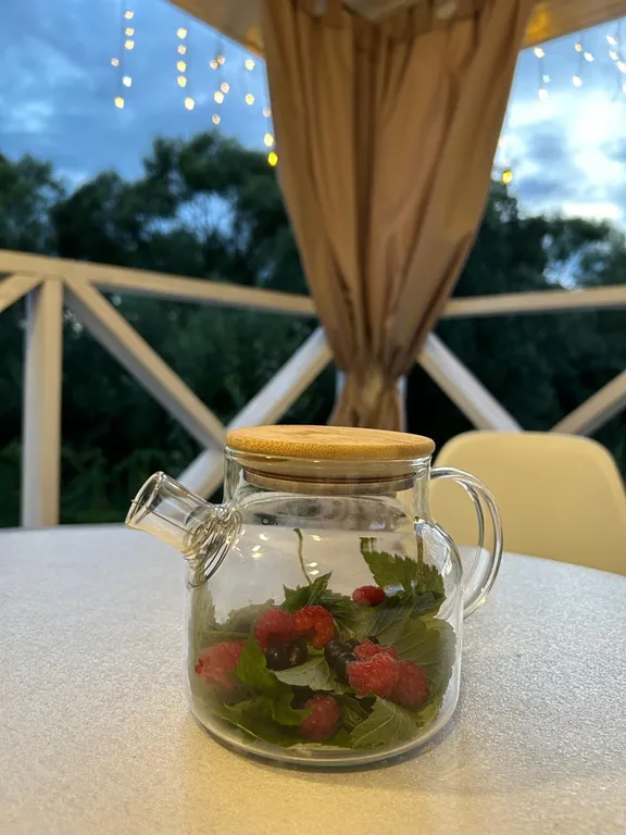 Уютный домик на берегу реки