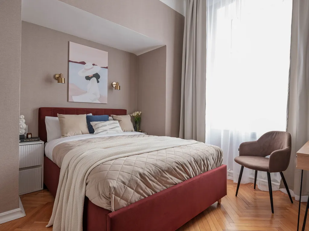 Просторная квартира с тремя спальными и балконом с видом