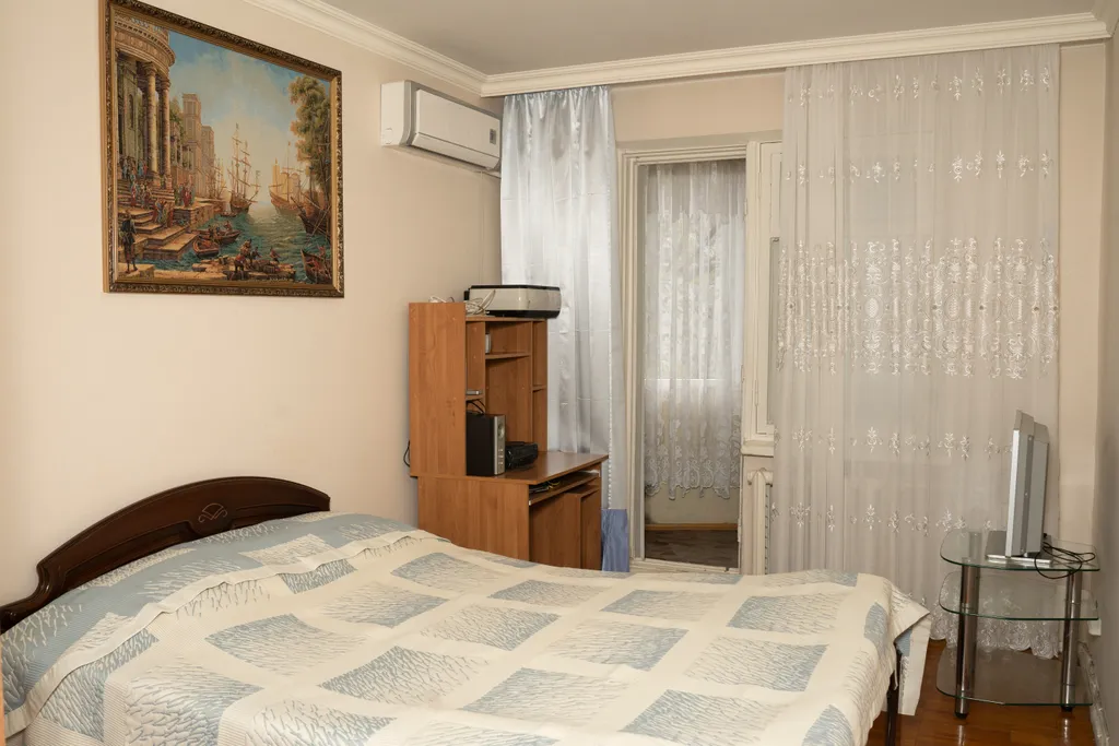 Уютная трехкомнатная квартира в Дзержинском районе