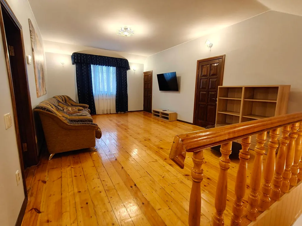 Частный дом с беседкой