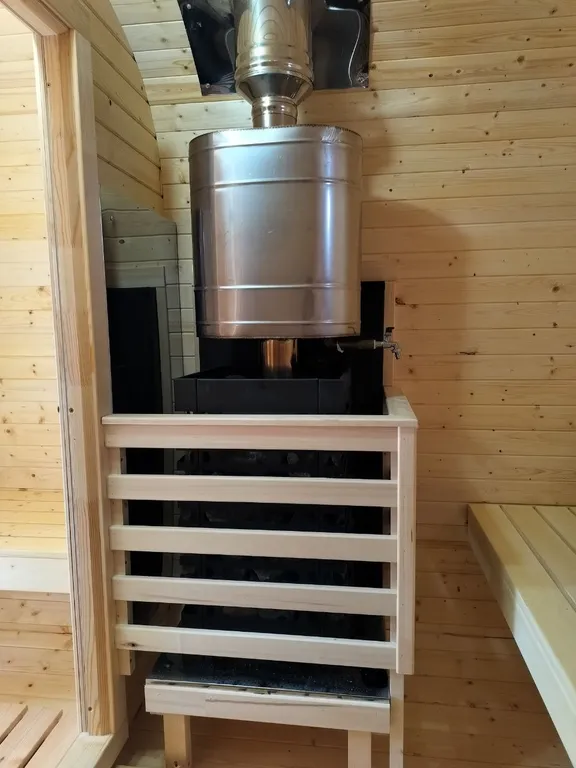 Новый современный Барнхаус посреди леса