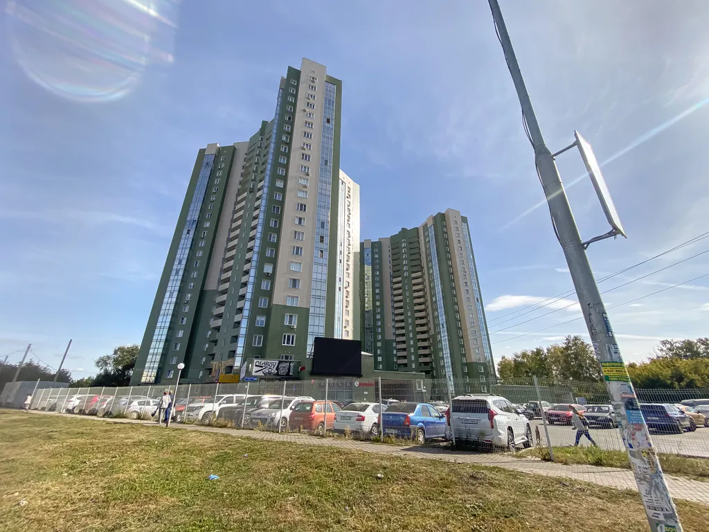 Двушка с камином и видом на реку у ТЦ Аквамолл