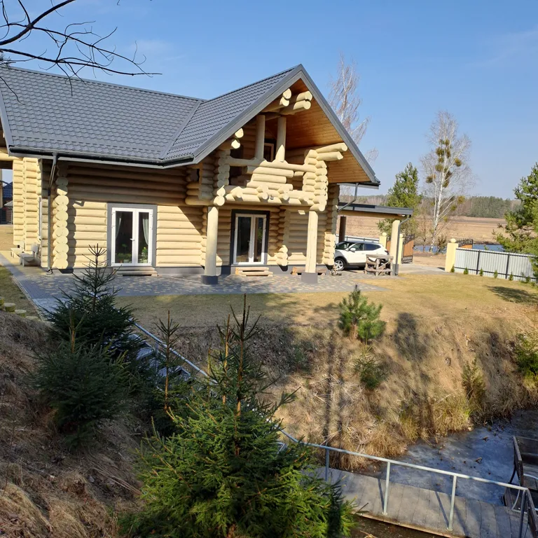 Уютный домик, на опушке леса, с видом на озера