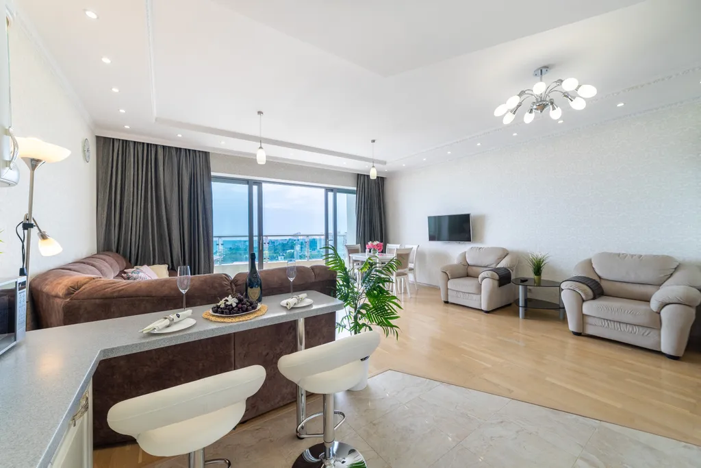 Роскошная идеал квартира с двумя террасами, тремя санузлами и бассейн