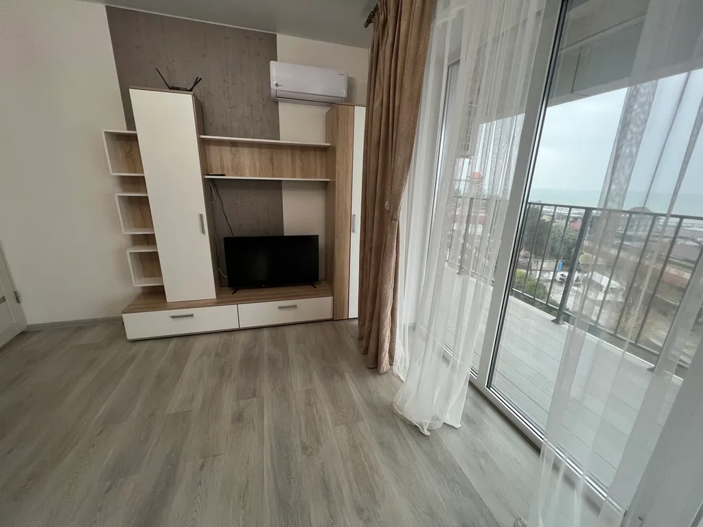 Квартира с двумя открытыми балконами и видом на море