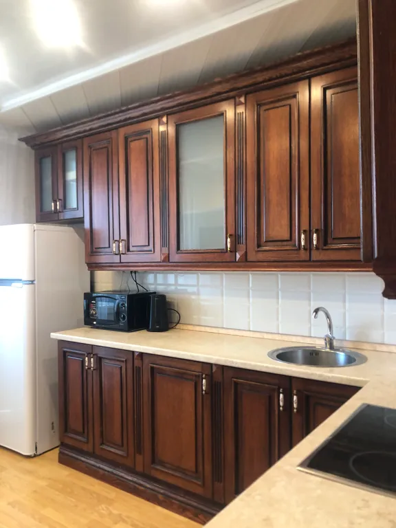 Элитный дом с живописным прудом во дворе