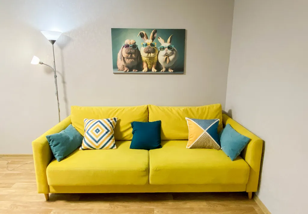 Стильная просторная квартира с модными кроликами в Орбите