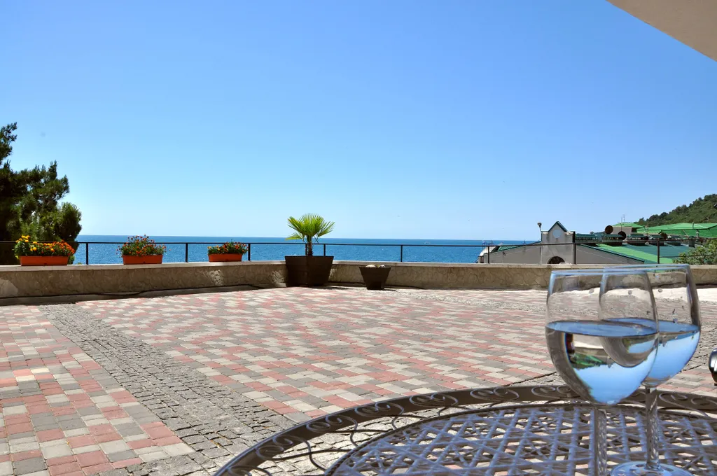 Уютная студия на первом этаже рядом с пляжем в Ливадии