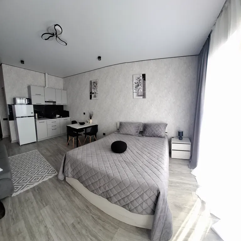 Видовые апартаменты-студия на 1-ой береговой