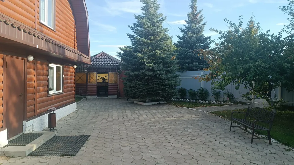 Дом коттедж в черте города