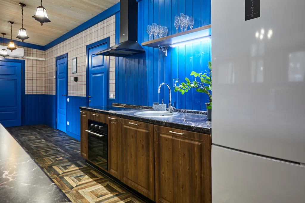 Большой коттедж с 5 спальнями, камином и террасой, Василек