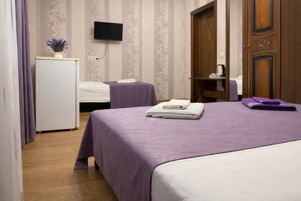 Квартира Трёхместный номер с собственной ванной комнатой — аренда посуточно в Сочи