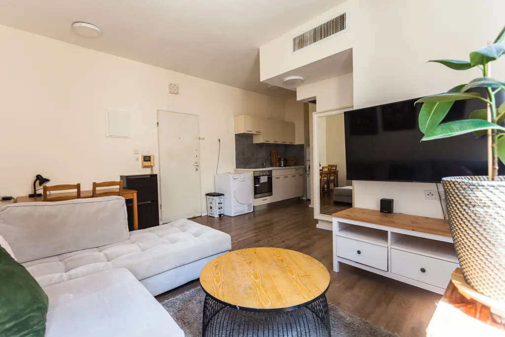 Стильная и полностью оборудованная квартира в центре Тель-Авива