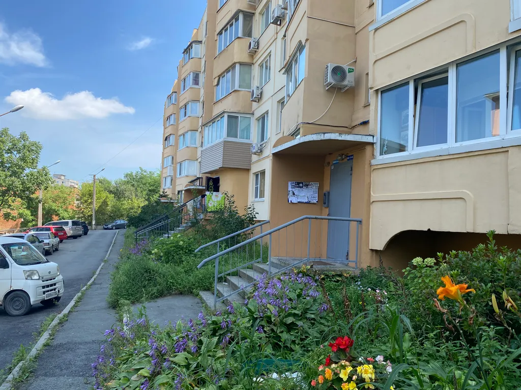 Первая речка, рядом с пляжем на мысе Кунгасный