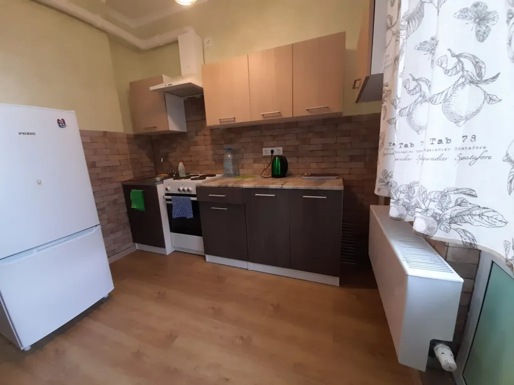 Большая однокомнатная квартира с балконом на высоком этаже