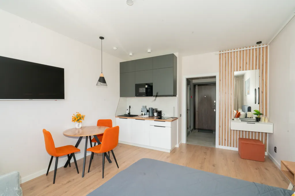 Дизайнерская студия ls-relax time с боковым видом на море с 14 этажа