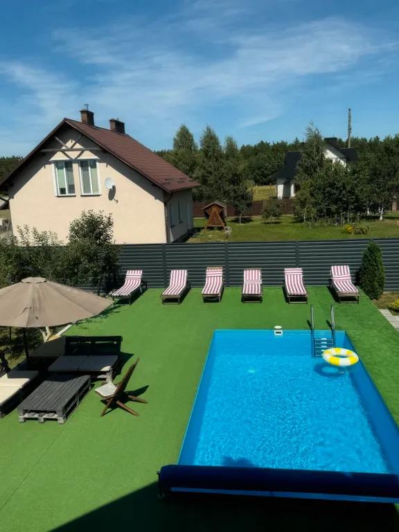 Дом с баней и бассейном