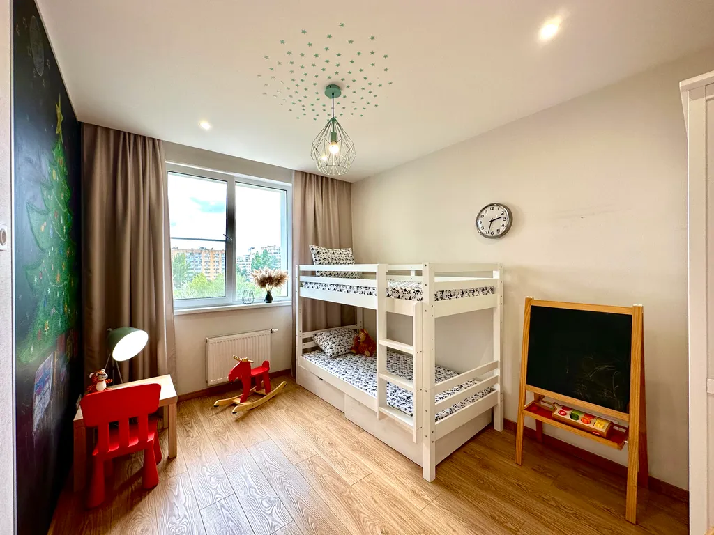 Трёхкомнатная семейная квартира с детской комнатой