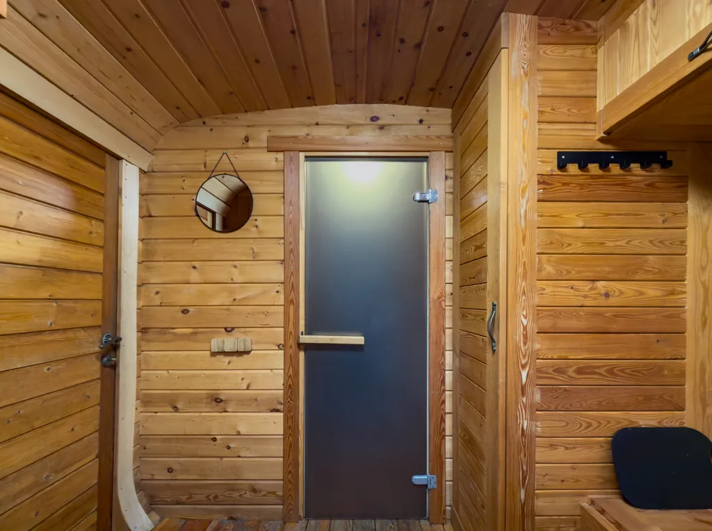 Современная юрта с баней и купелью