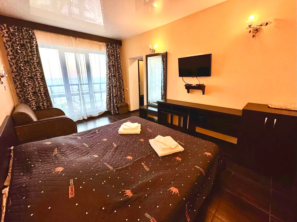 Трёхместный номер с видом на море