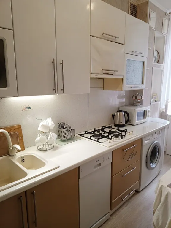 Чистая уютная с высокими потолками квартира