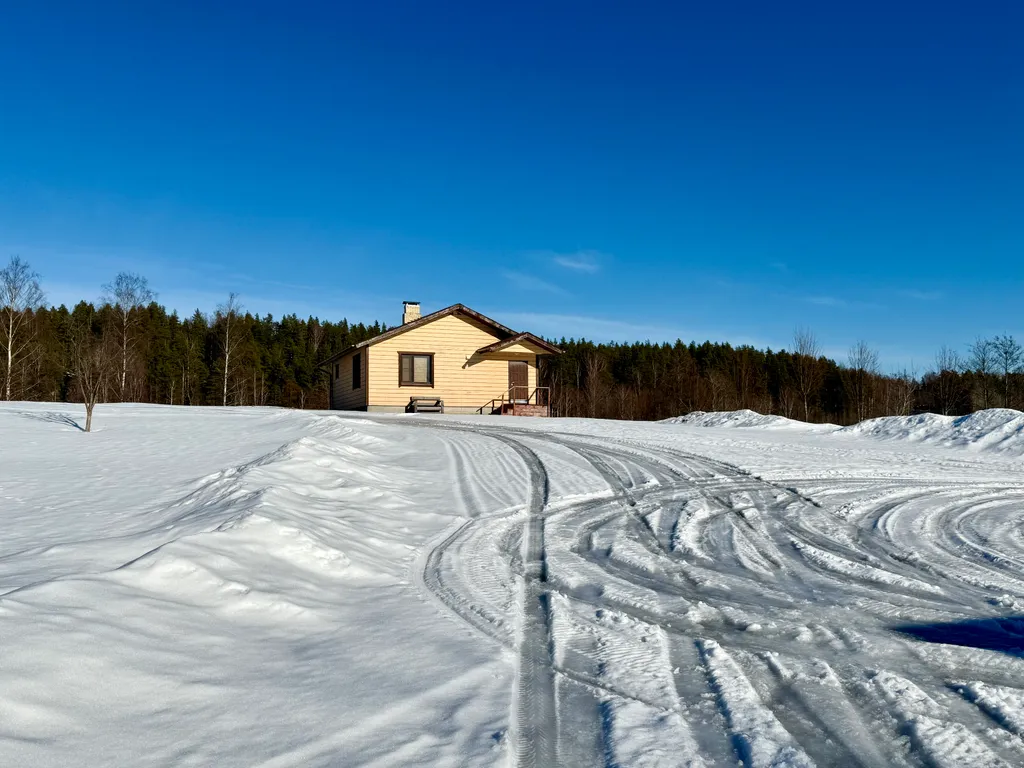 Коттедж Домик в лесу с озером — аренда посуточно в Выборг