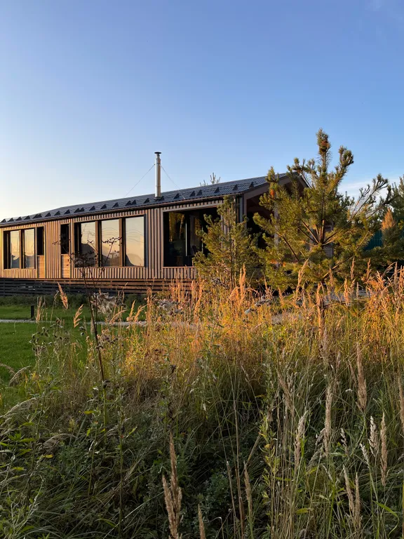 Дача в лесу с панорамными окнами