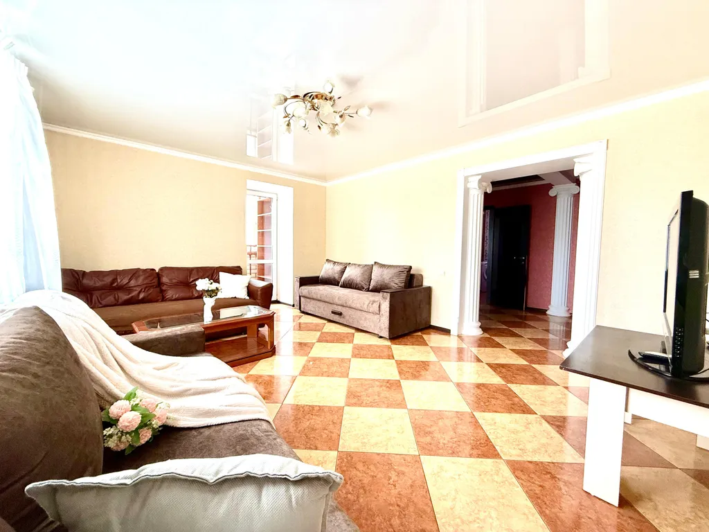 Большая квартира у Мамаева Кургана 3 лоджии