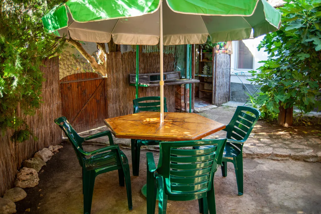 Семейные апартаменты с отдельным уютным двориком