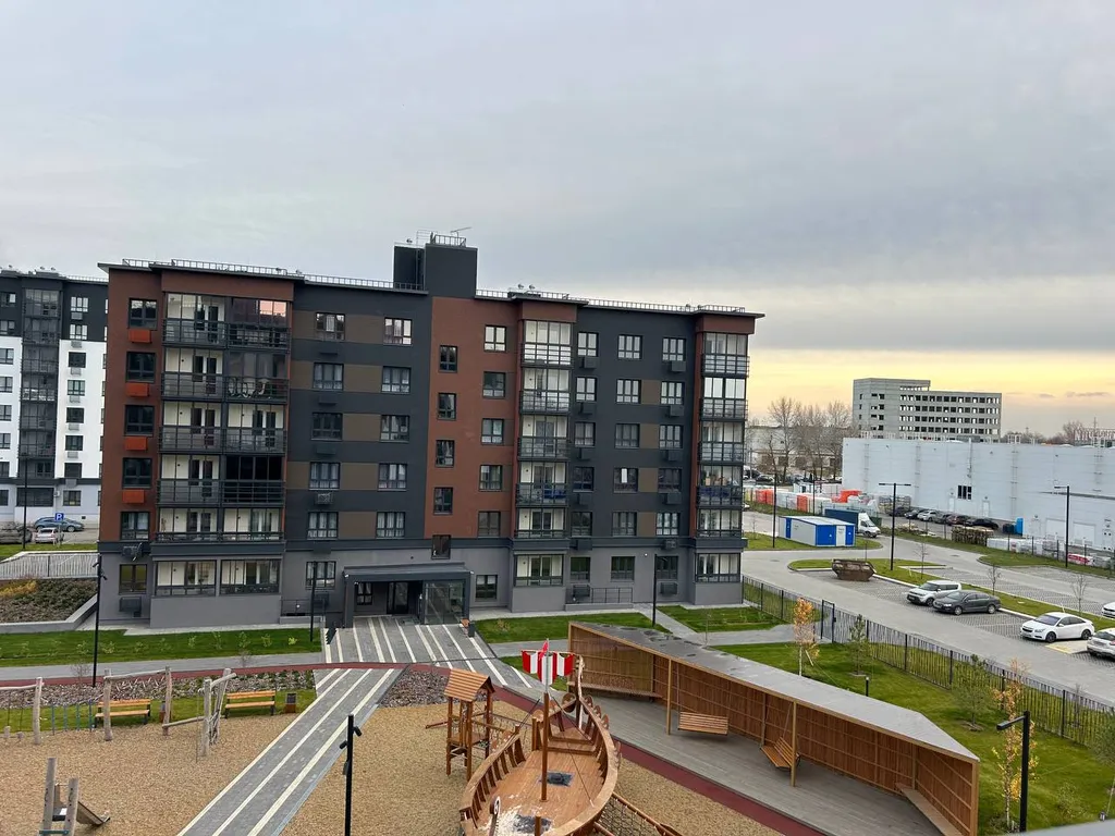 Современная евродушка у военной части