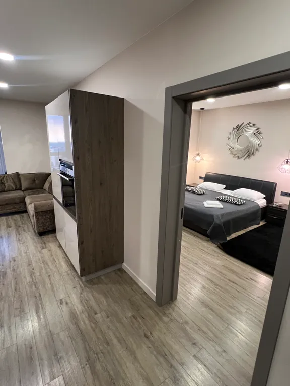 Уютная квартира с видом на морской порт и горы