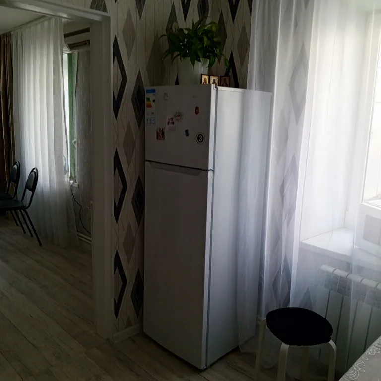 Часть дома на первом этаже, свой двор, где уютно, спокойно