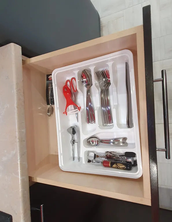 Уютная студия с отдельной спальной зоной, рядом с Иртышом