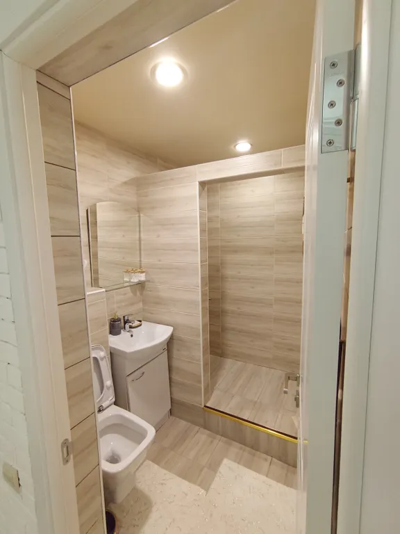 Комфортная квартира на берегу реки с живописным видом на горы