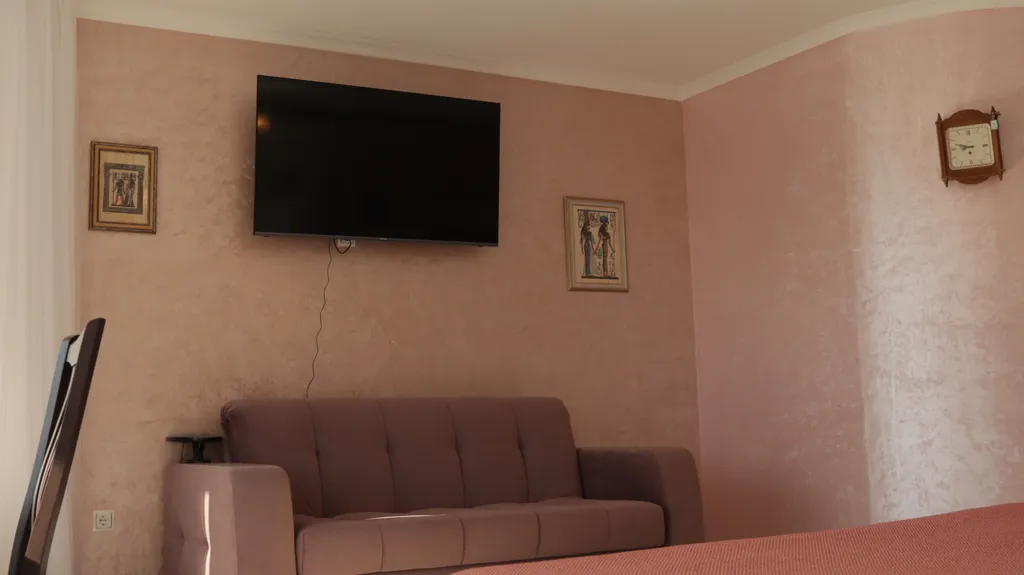 Апартамент-студия с видом на озеро Абрау