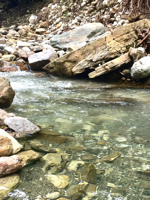 Дом у реки las nubes