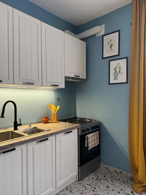 Винтажная квартира с камином в центральном районе Тбилиси, Чугурети